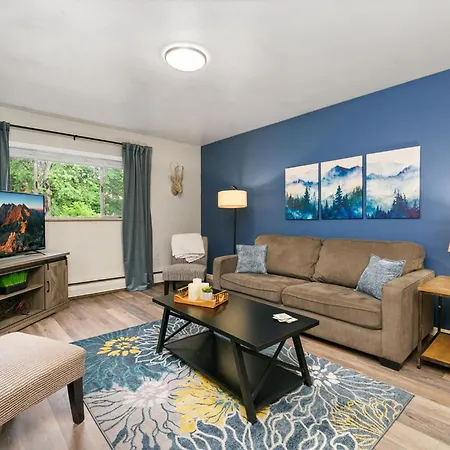 Stylish Condo In The Heart Of Old Town